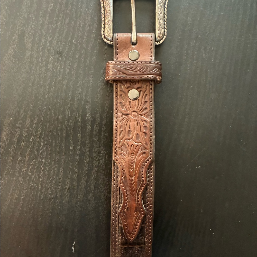Ariat Floral Embossed Leather Belt size 38. Brown with black inlay.